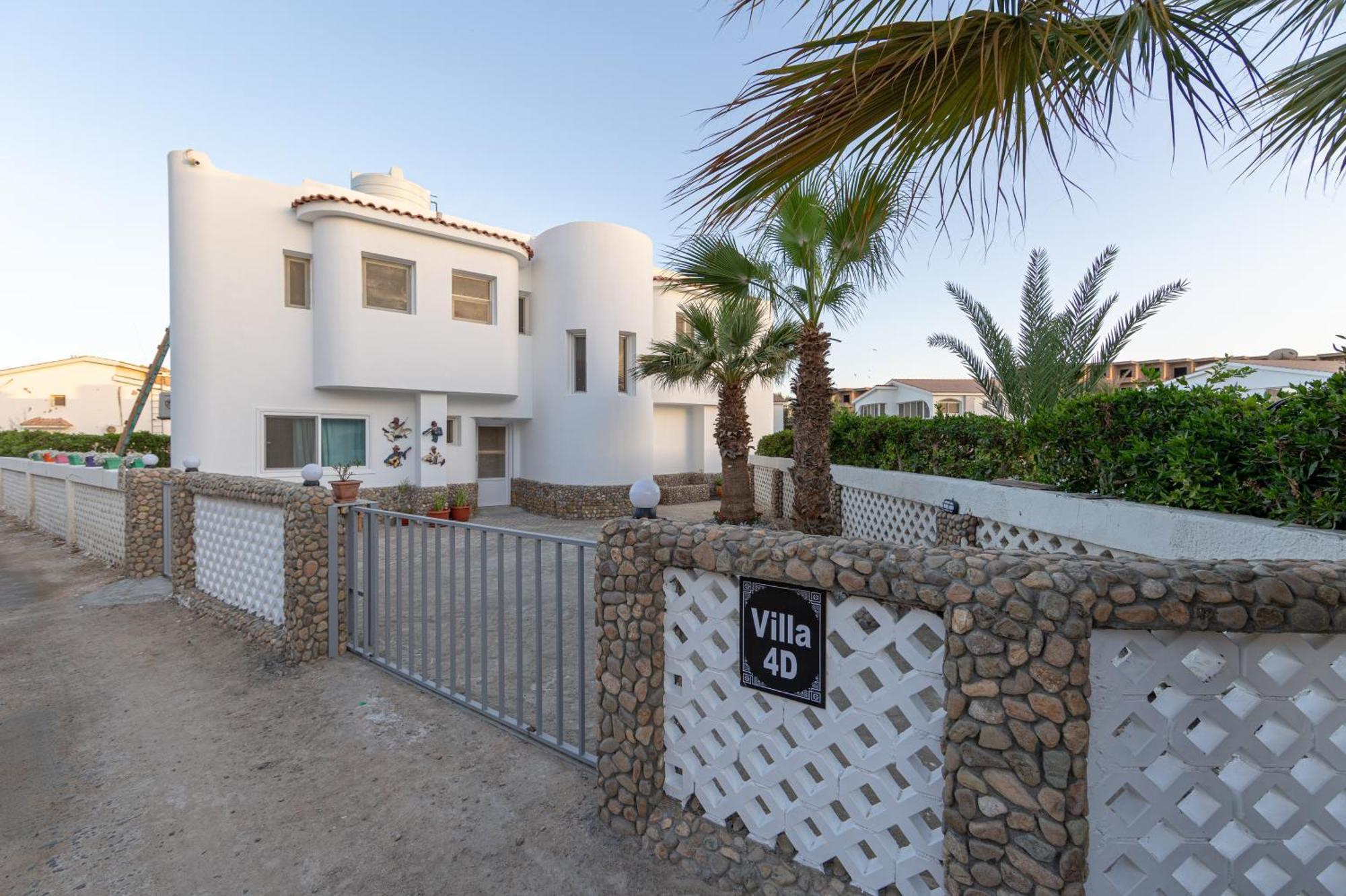 Aden Beach - Sea View Room With Beach Access In Villa 후르가다 외부 사진