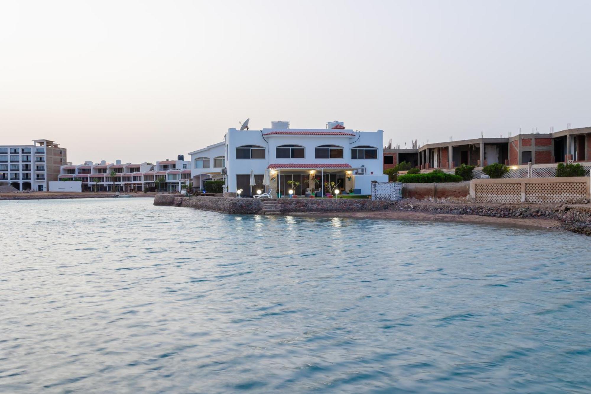 Aden Beach - Sea View Room With Beach Access In Villa 후르가다 외부 사진