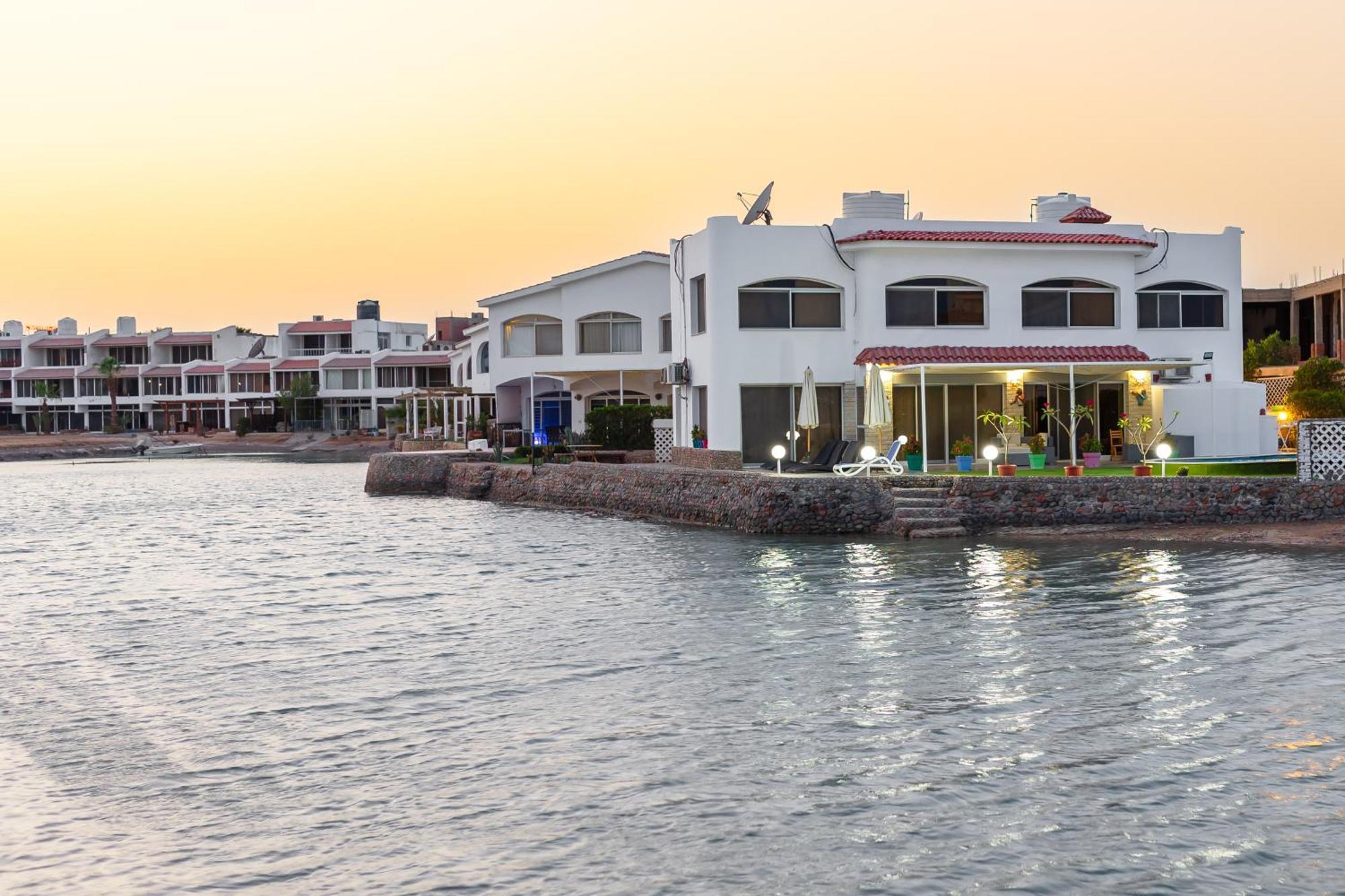 Aden Beach - Sea View Room With Beach Access In Villa 후르가다 외부 사진